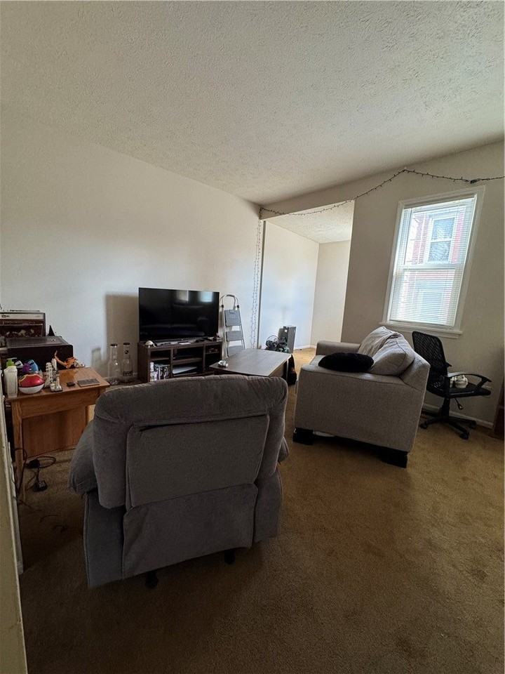 70 Alexander St - Photo 6 of 11