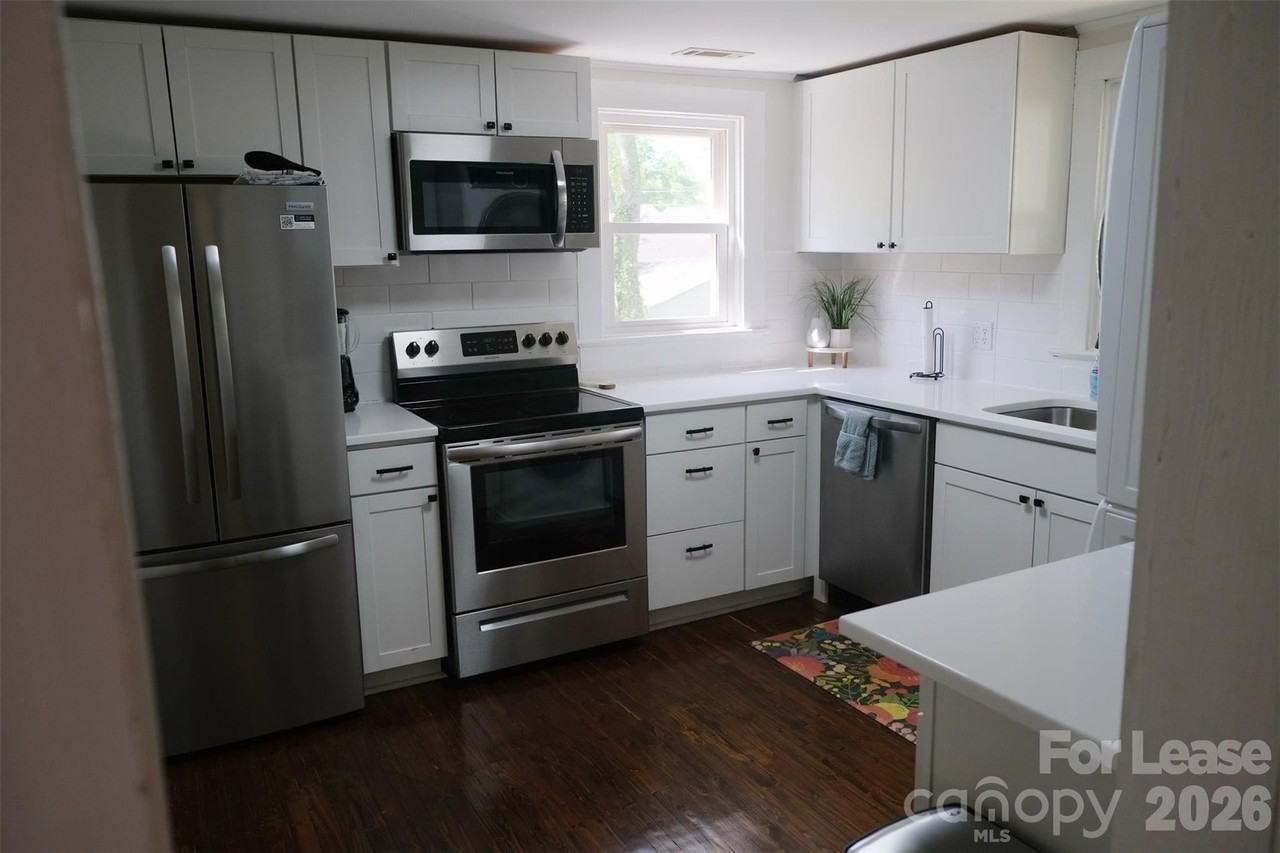 1034 Charles Ave #B - Photo 2 of 8