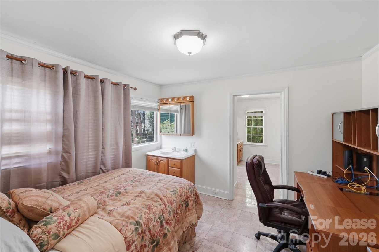 3120 Baucom Rd - Photo 5 of 26