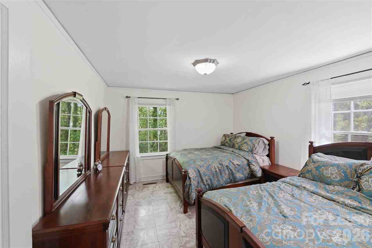 3120 Baucom Rd - Photo 7 of 26