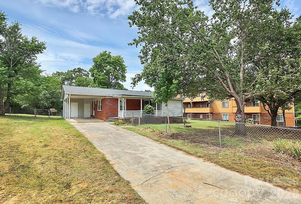 1017 Mclain Rd - Photo 2 of 29