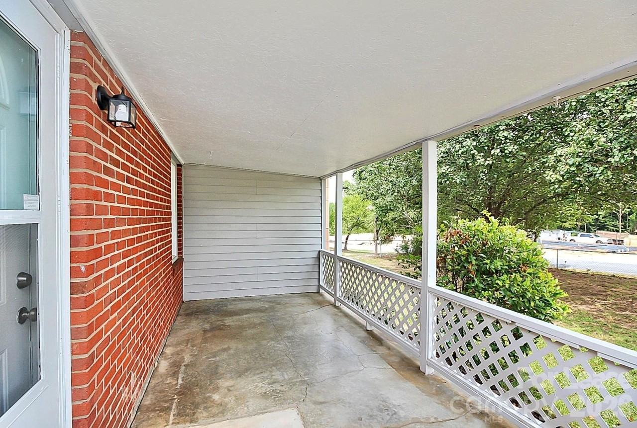 1017 Mclain Rd - Photo 4 of 29