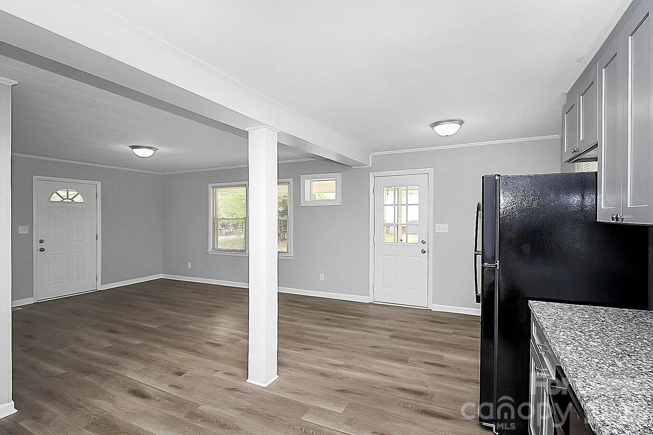 1017 Mclain Rd - Photo 5 of 29