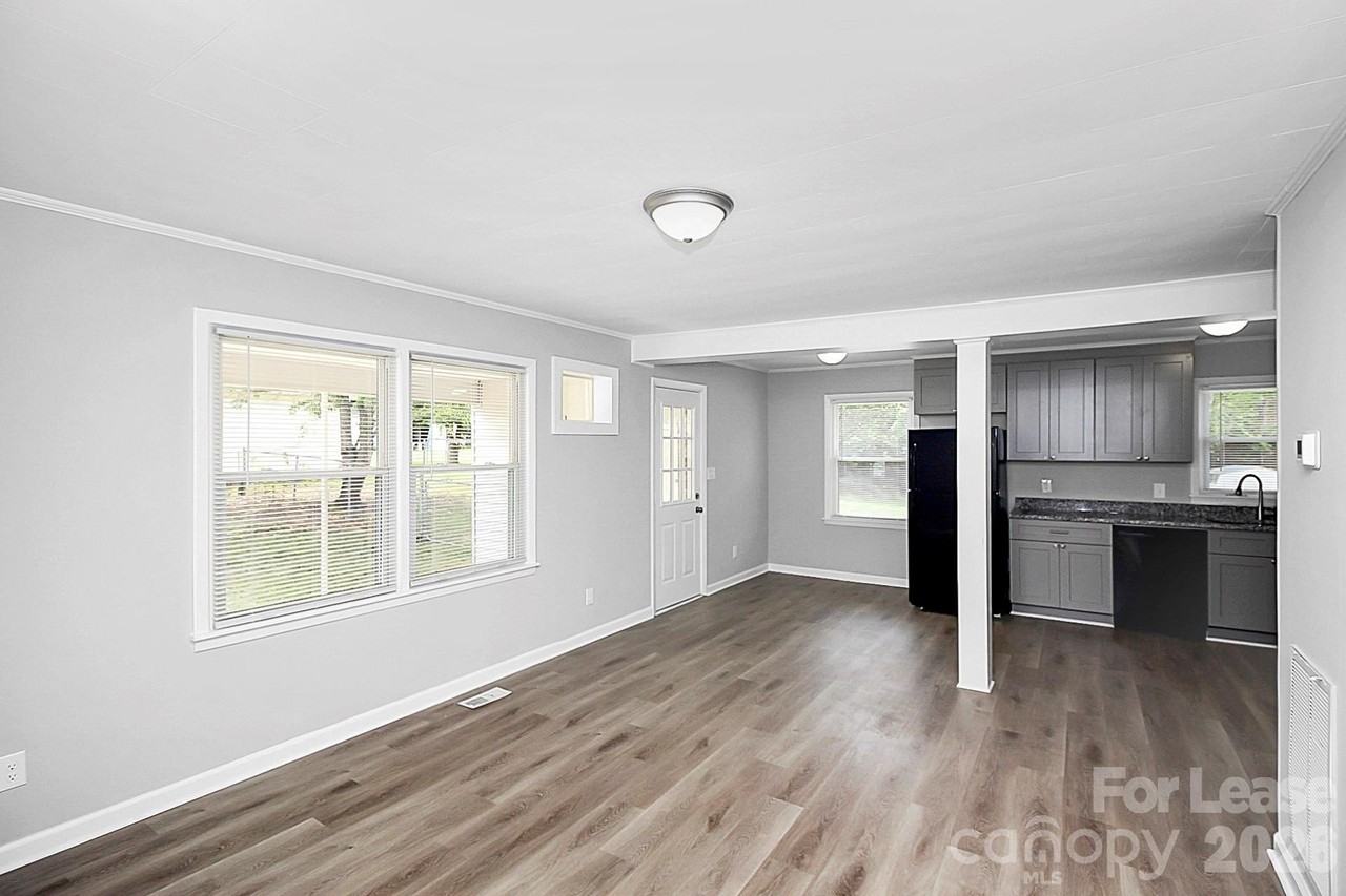 1017 Mclain Rd - Photo 6 of 29