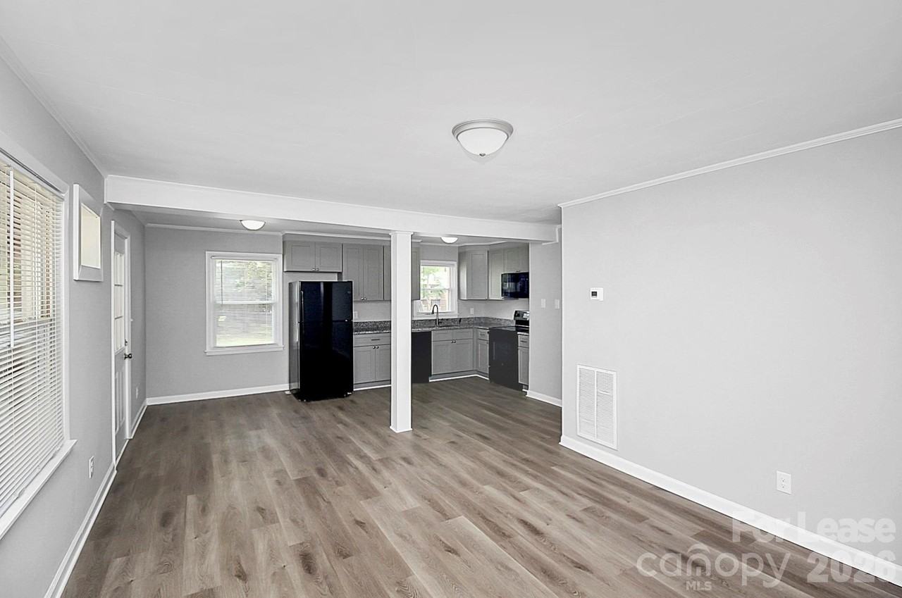 1017 Mclain Rd - Photo 7 of 29