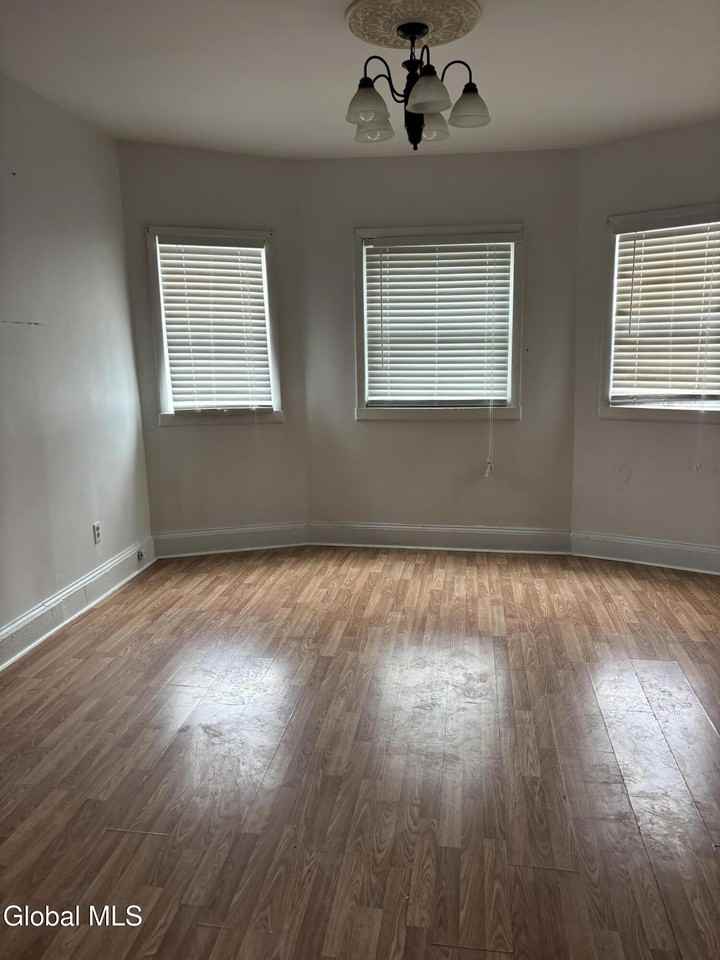 1633 Carrie St #2 - Photo 3 of 10