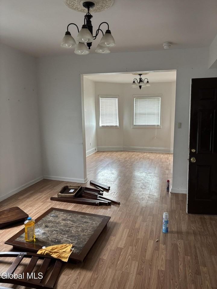 1633 Carrie St #2 - Photo 4 of 10