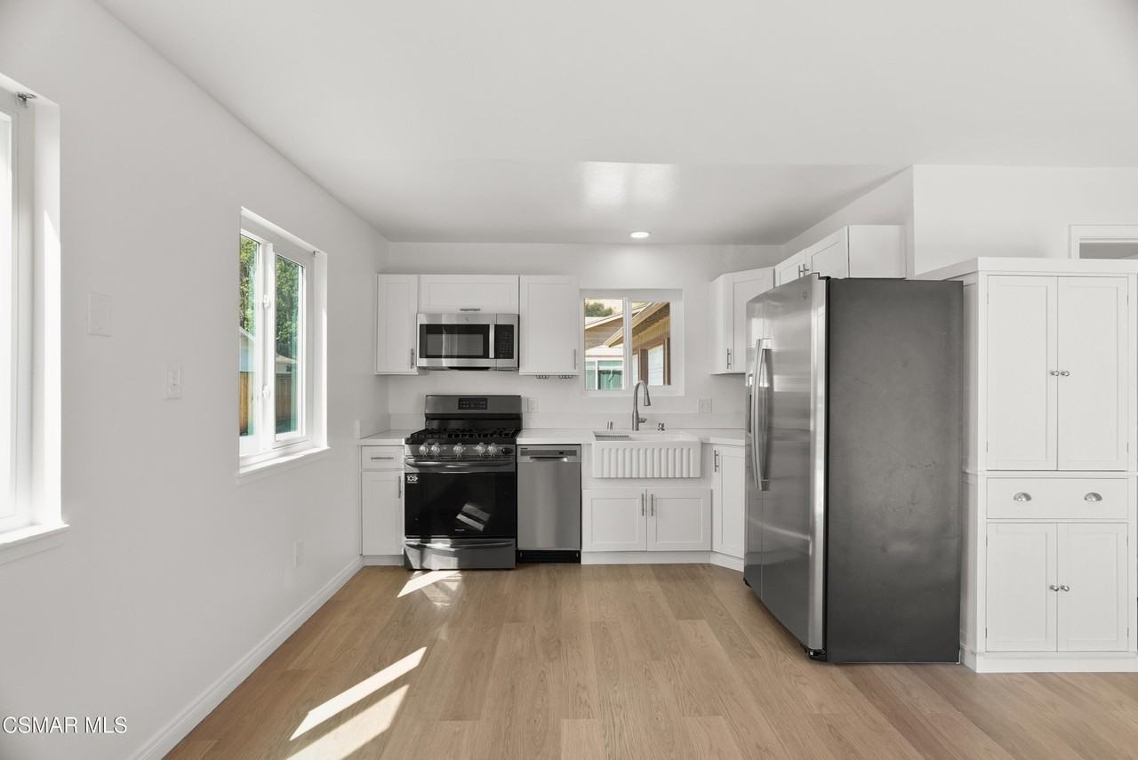 111 Everett St #A - Photo 5 of 13