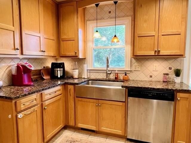 784 Milldenhall Rd - Photo 5 of 23