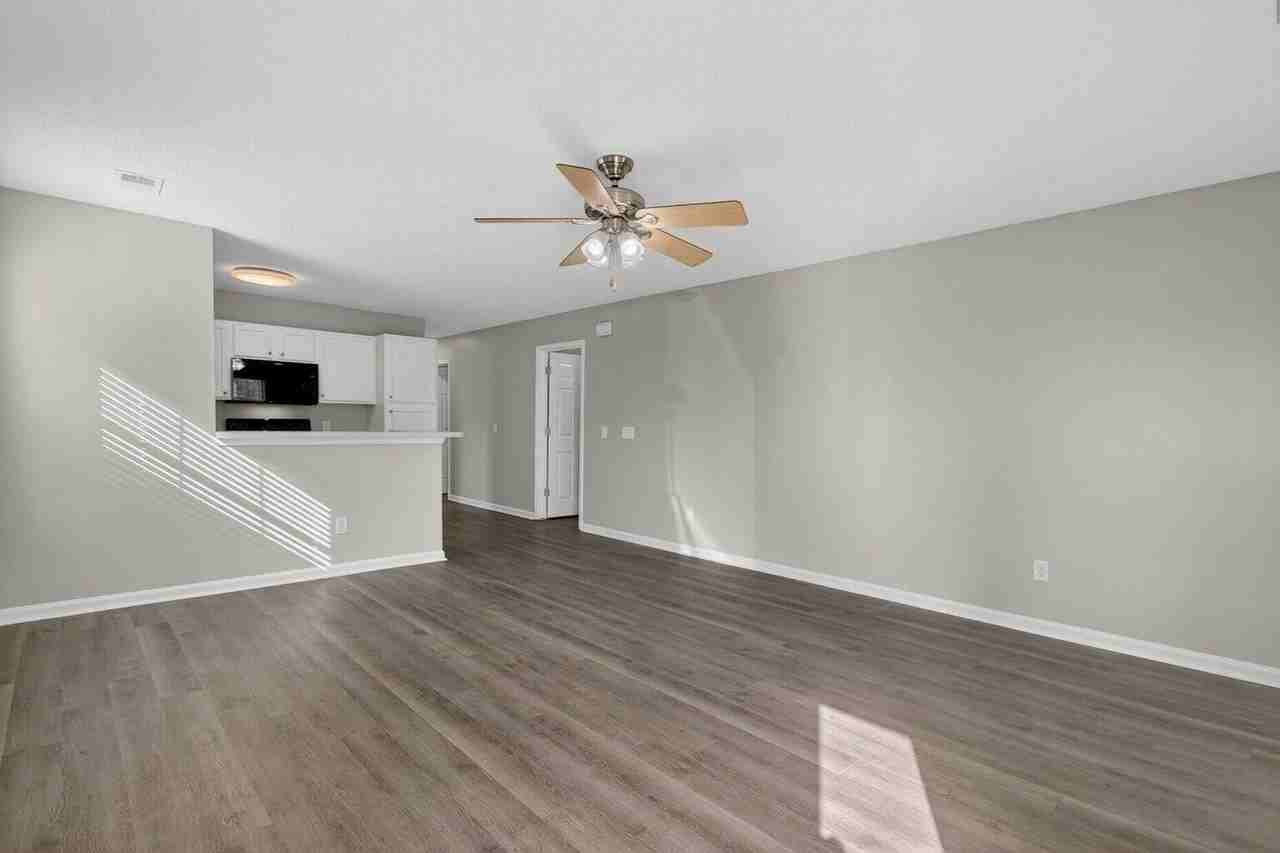 1009 Friartuck Trl - Photo 3 of 23