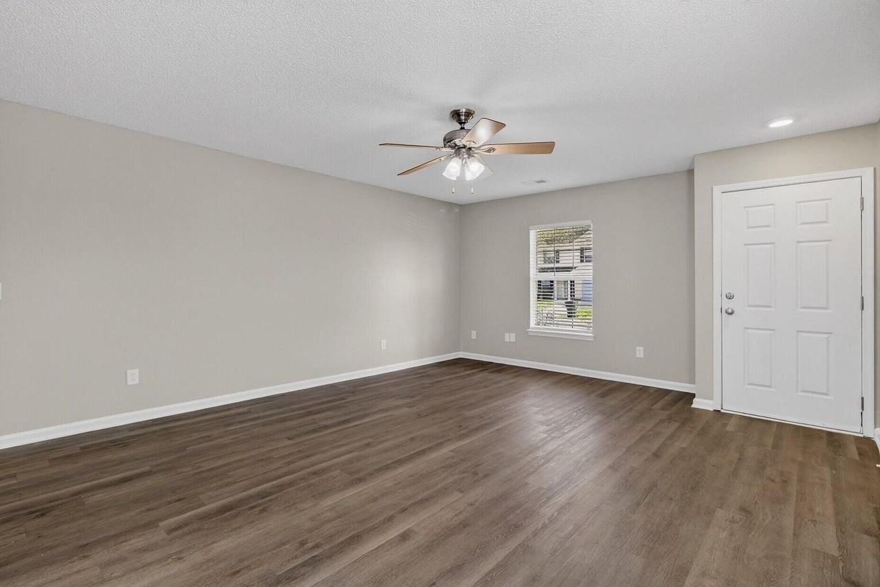 1009 Friartuck Trl - Photo 4 of 23