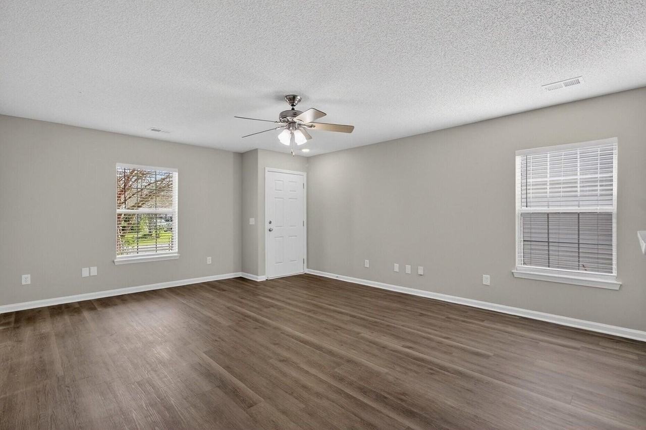 1009 Friartuck Trl - Photo 5 of 23