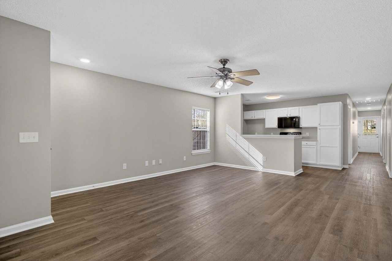 1009 Friartuck Trl - Photo 6 of 23