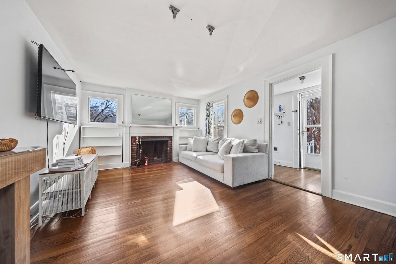 196 Waite St - Photo 3 of 15