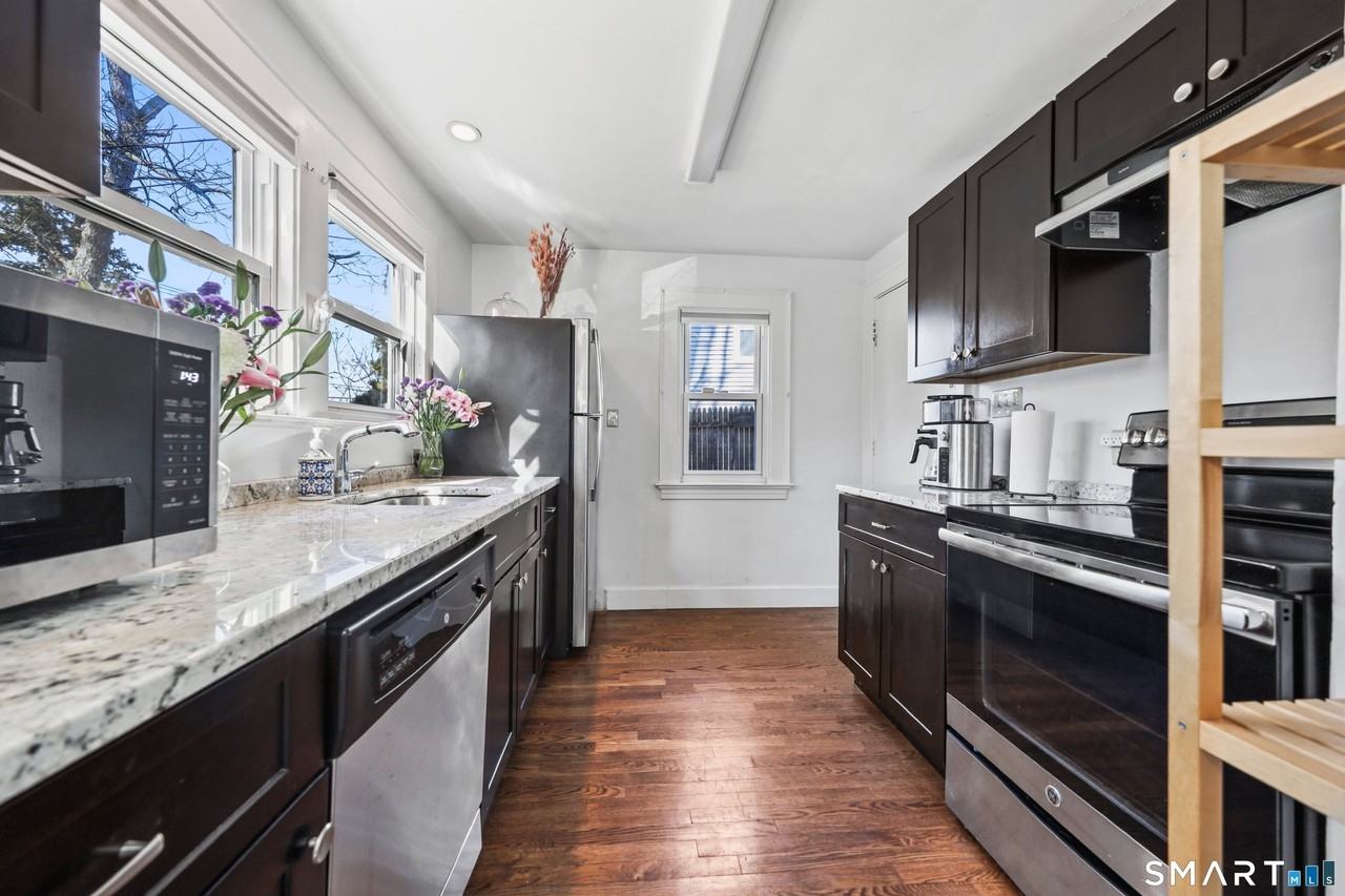 196 Waite St - Photo 4 of 15