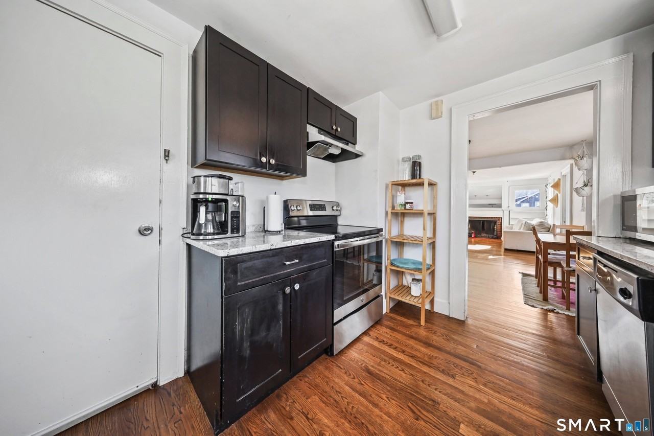 196 Waite St - Photo 5 of 15