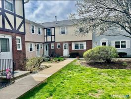 featured image of 16 E Gate Ln #16