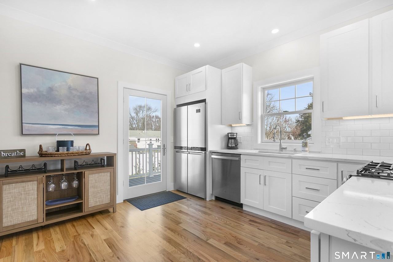 12 Sandy Way - Photo 3 of 33