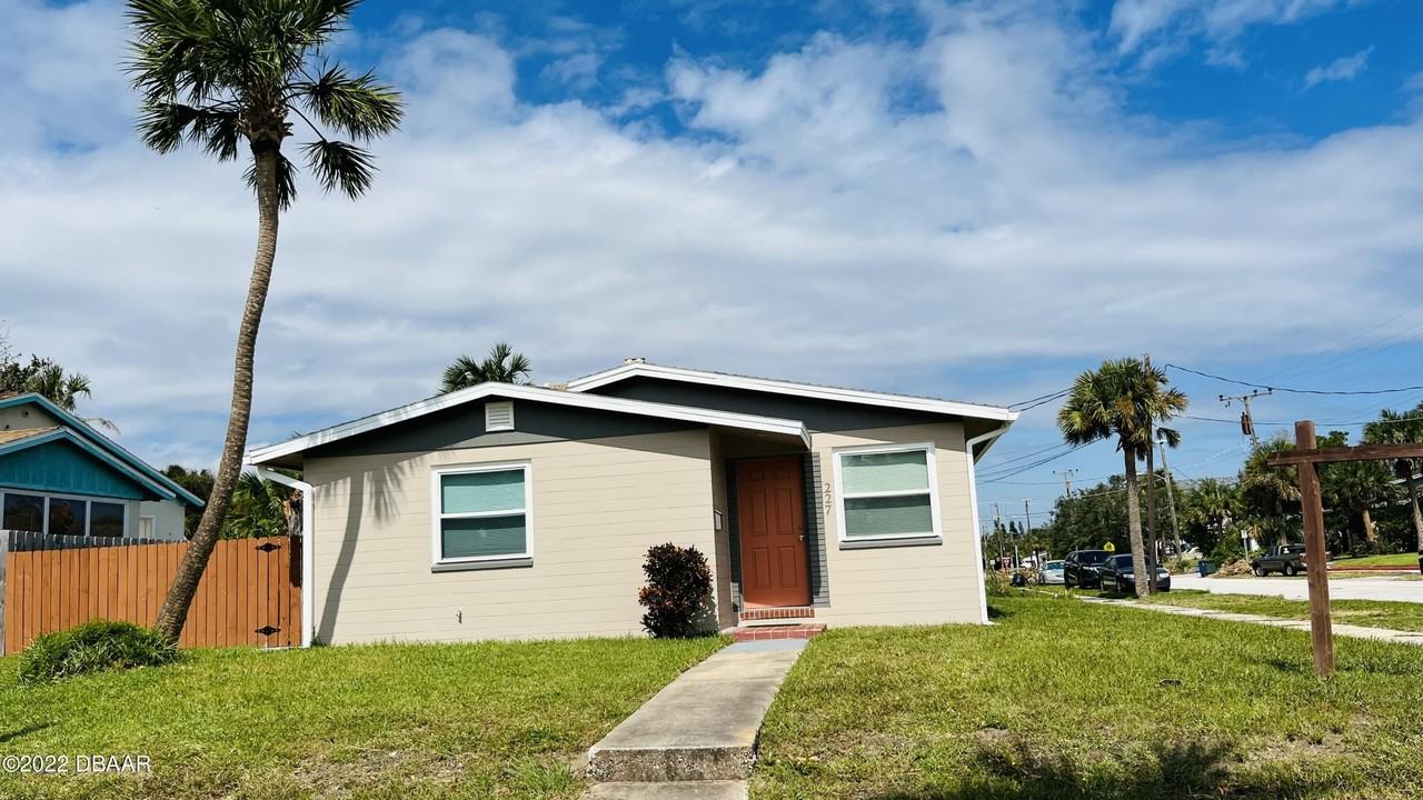 901 N Peninsula Dr - Photo 3 of 21