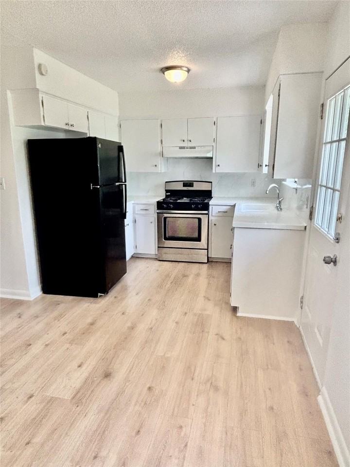 1708 Pennsylvania Ave - Photo 4 of 16