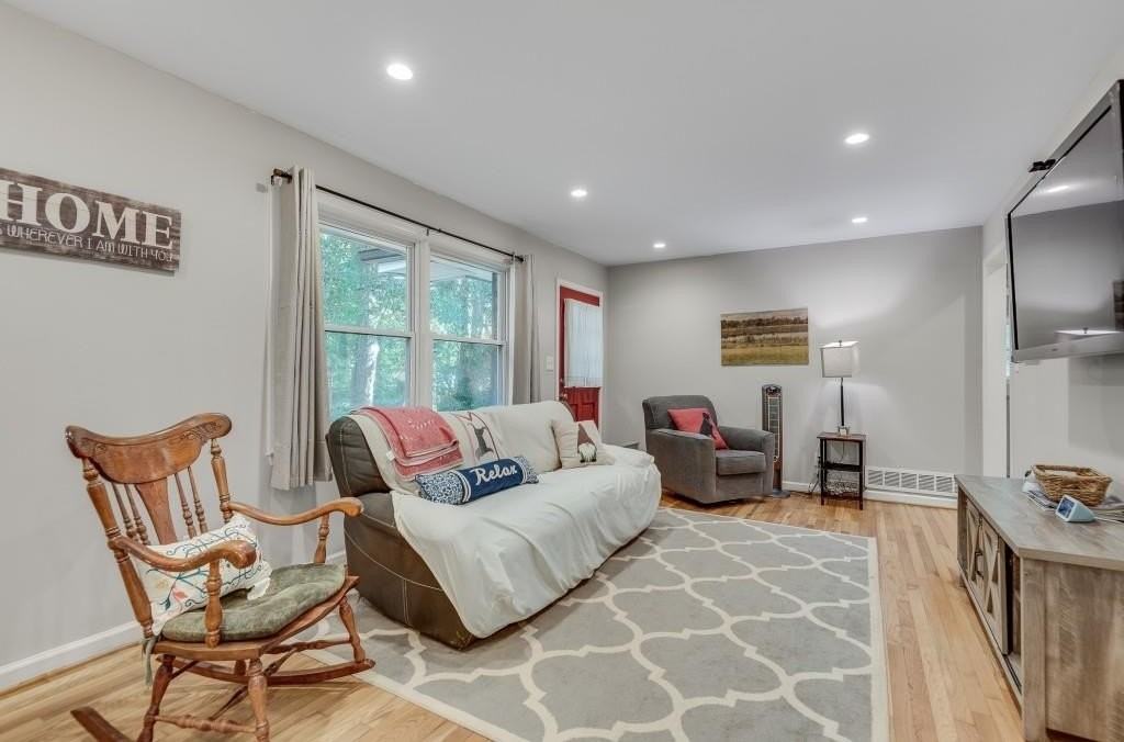 3201 Valaire Dr - Photo 4 of 28