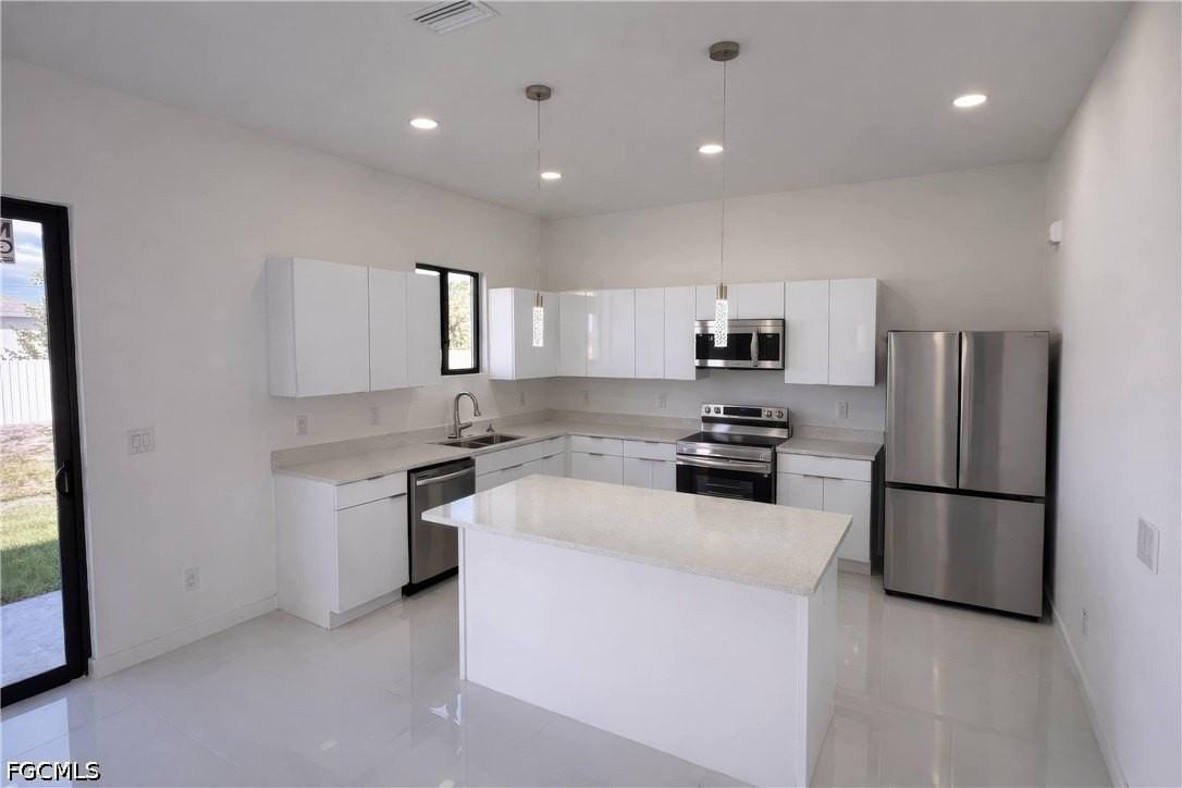 2102 Nw 25th Pl - Photo 6 of 23