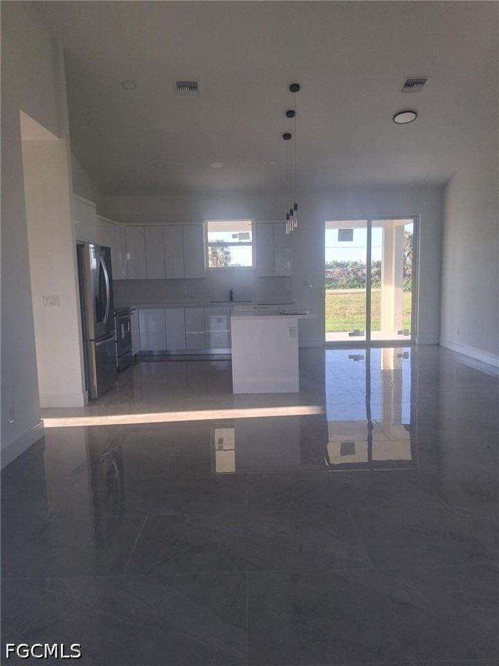 3812 Nw 38th St - Photo 3 of 7