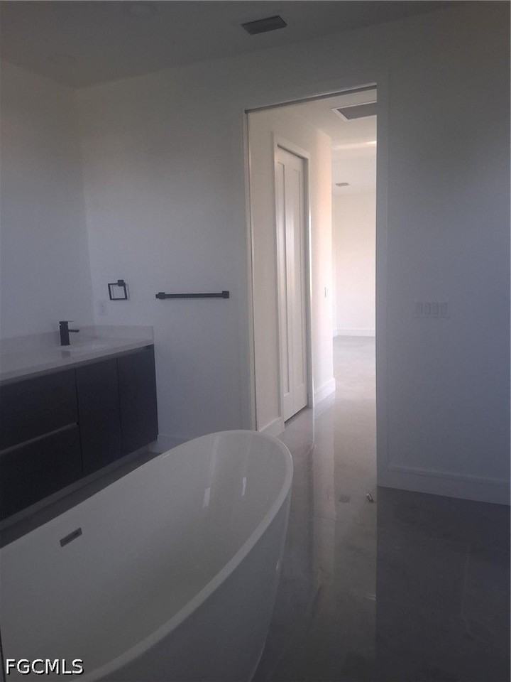 3812 Nw 38th St - Photo 5 of 7