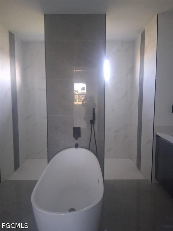 3812 Nw 38th St - Photo 6 of 7