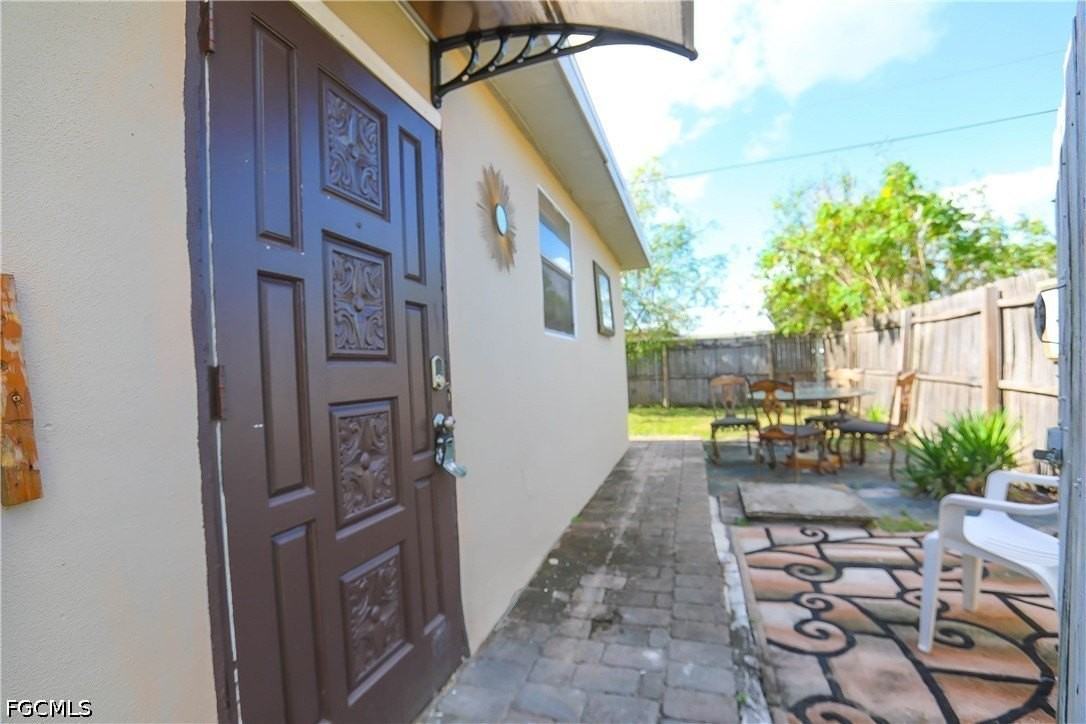 907 Laredo Ave - Photo 2 of 12