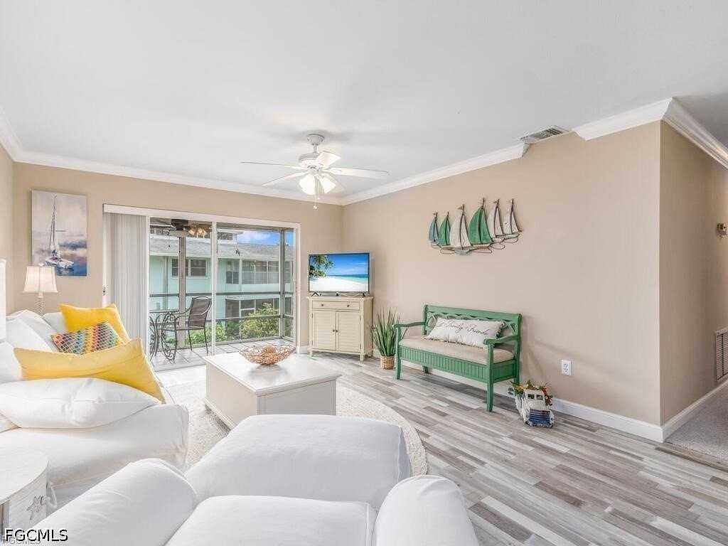 1010 Tropic Ter - Photo 5 of 17