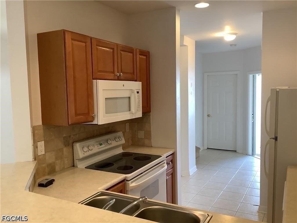 8567 Athena Ct - Photo 3 of 21