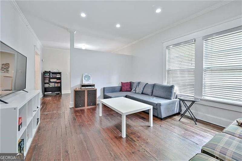 1070 Wylie St Se - Photo 3 of 31