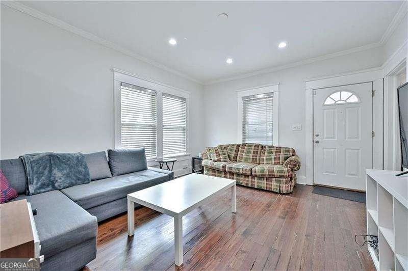 1070 Wylie St Se - Photo 4 of 31