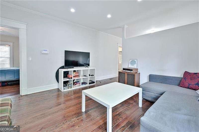 1070 Wylie St Se - Photo 6 of 31