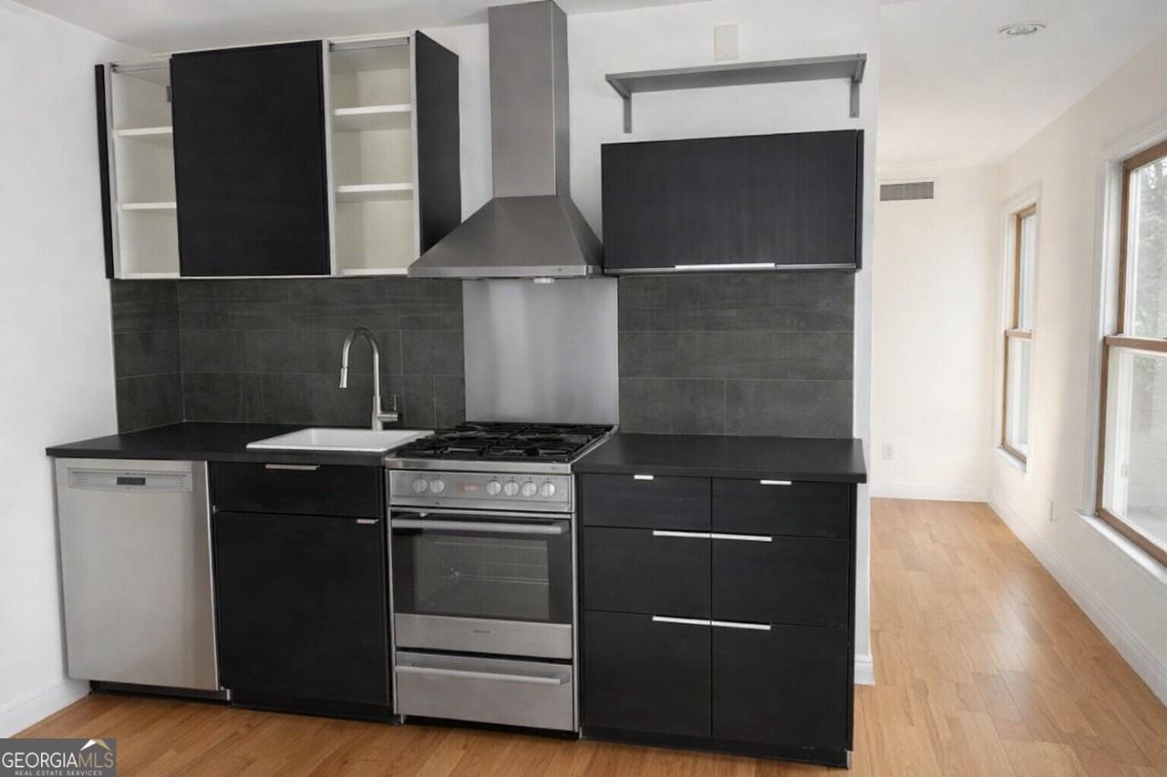 566 Rankin St Ne #B - Photo 2 of 5