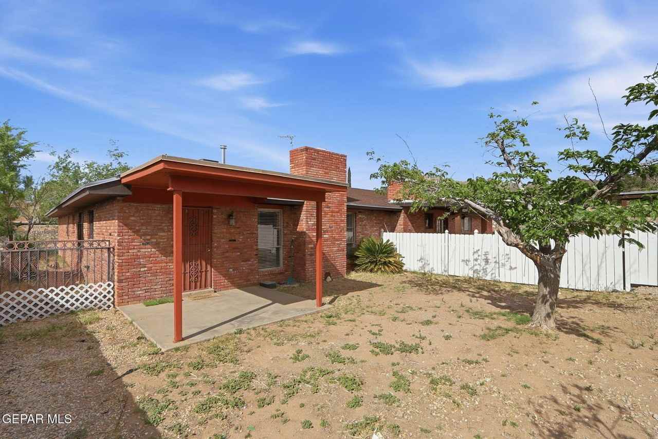 6613 Escondido Dr #B - Photo 2 of 29