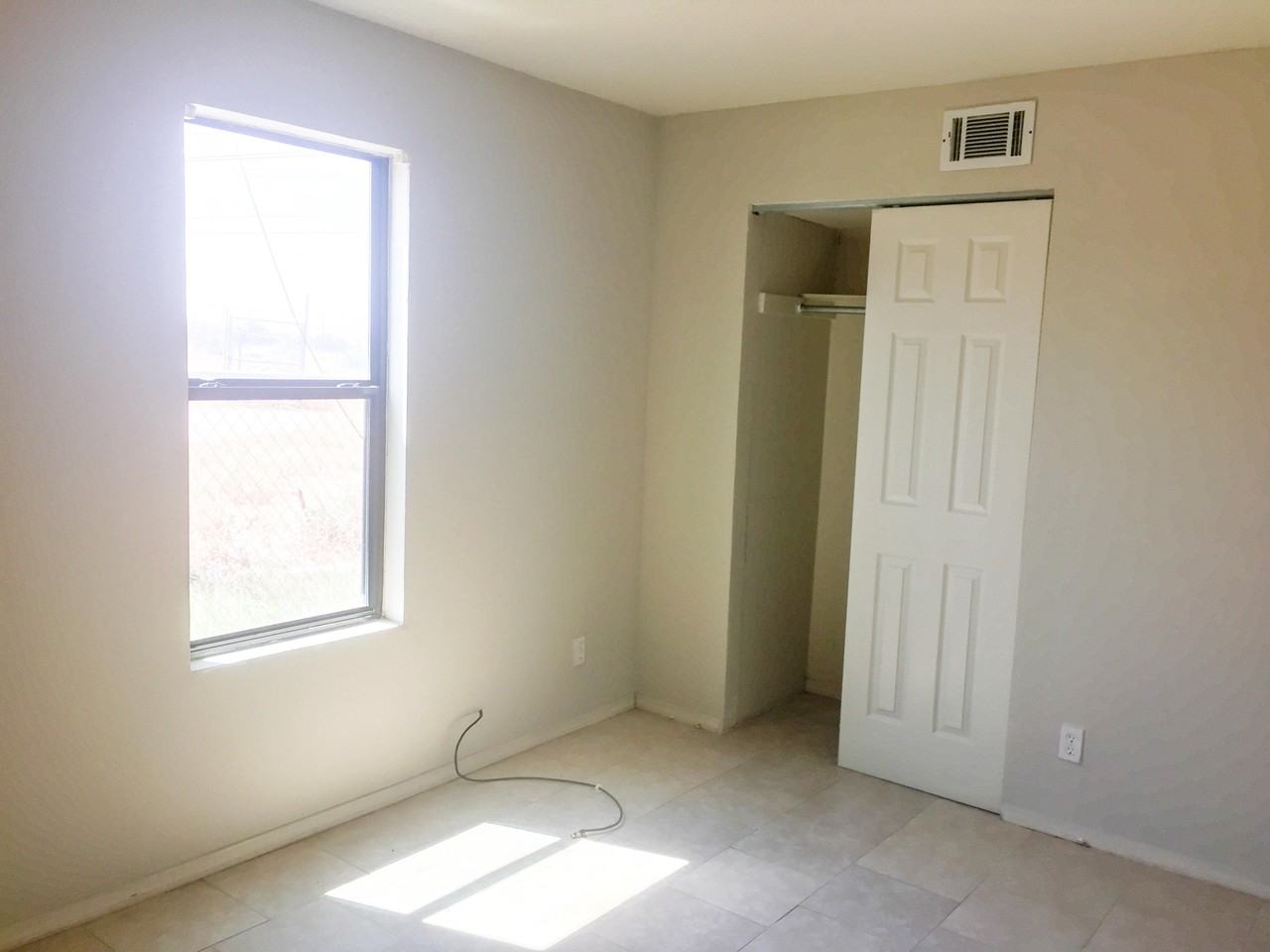 1654 Exeter Dr #4 - Photo 6 of 8