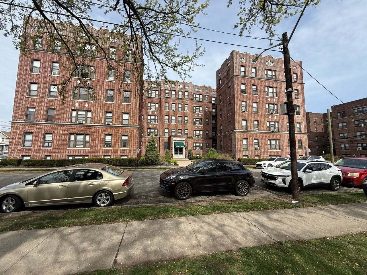 Royal Court - Photo 5 of 6