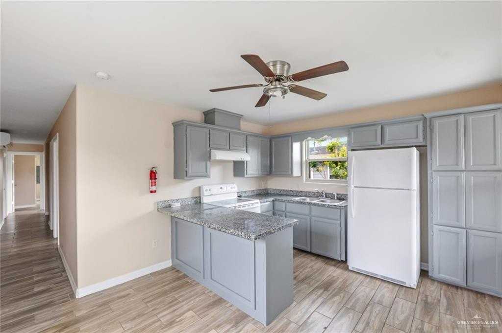 811 Carlson St - Photo 2 of 10