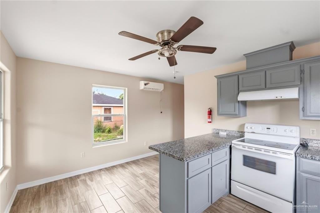 811 Carlson St - Photo 3 of 10