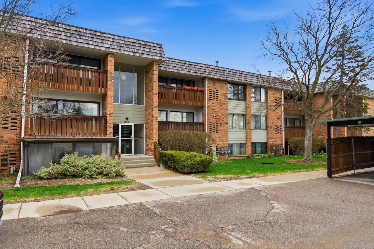 1235 S Maple Rd #201 - Photo 3 of 35