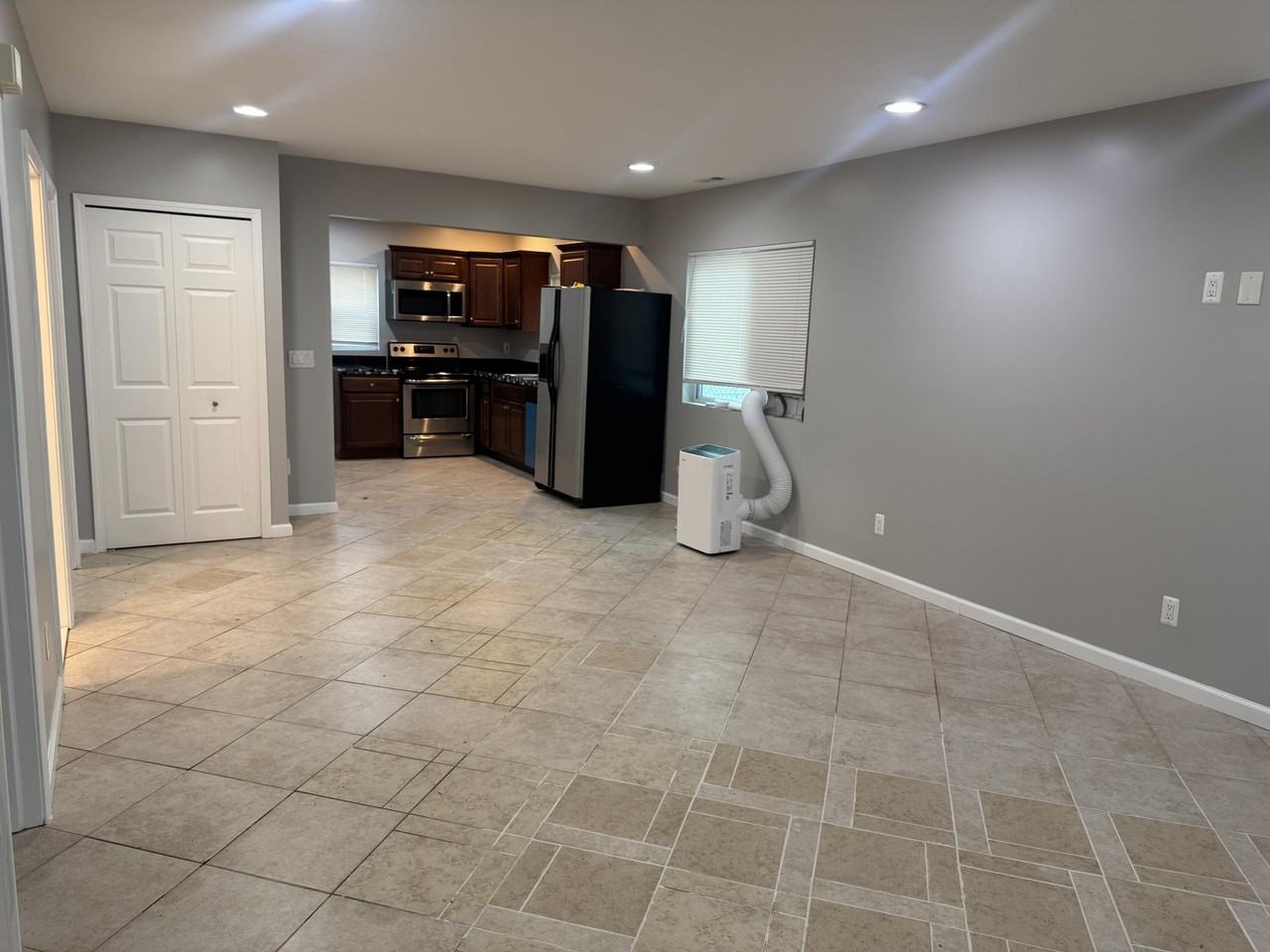 28581 Brentwood St - Photo 4 of 10