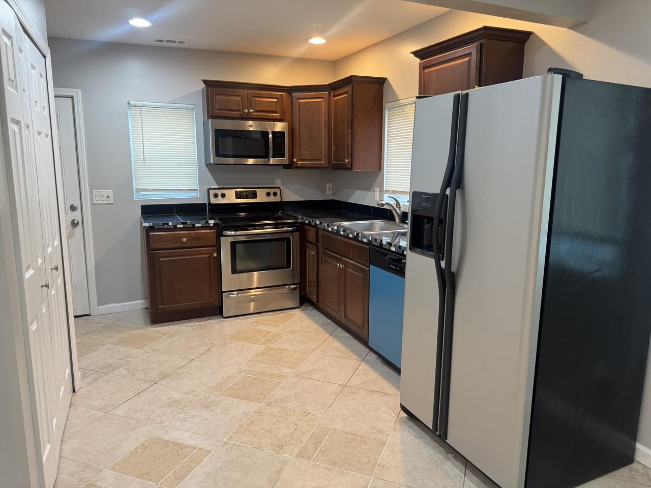 28581 Brentwood St - Photo 6 of 10