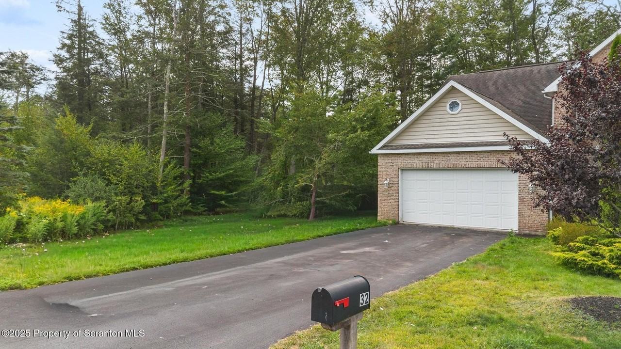 32 Pine Tree Dr #L4B - Photo 6 of 47