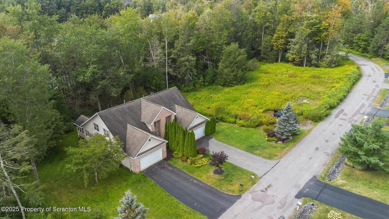 32 Pine Tree Dr #L4B - Photo 7 of 47