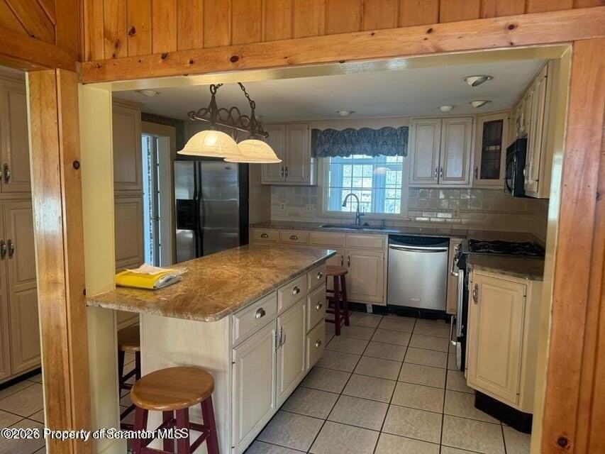 517 Clinton St - Photo 5 of 13