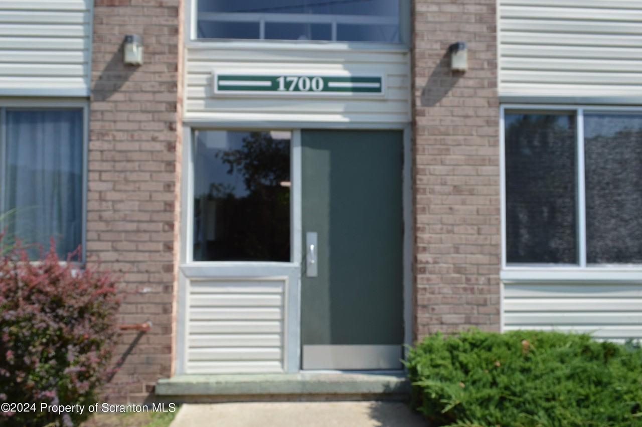 1704 Summit Pointe - Photo 2 of 16