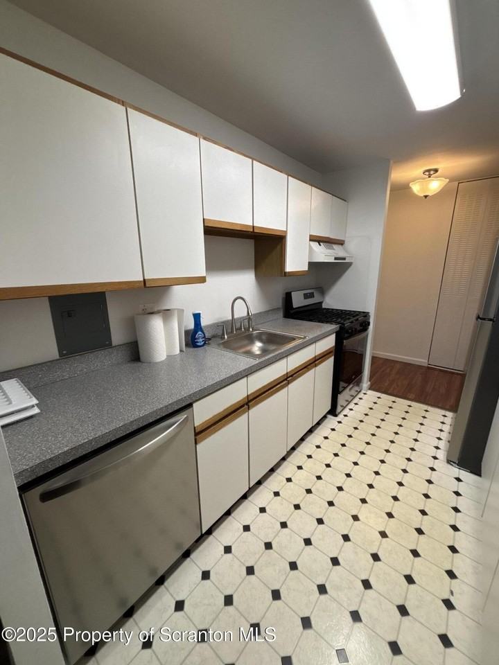 1704 Summit Pointe - Photo 5 of 16