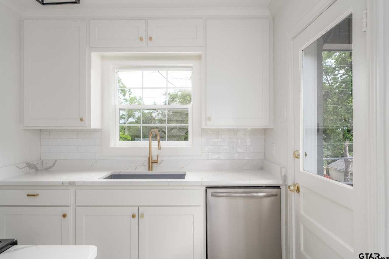 2016B Jarrel Ave - Photo 3 of 17